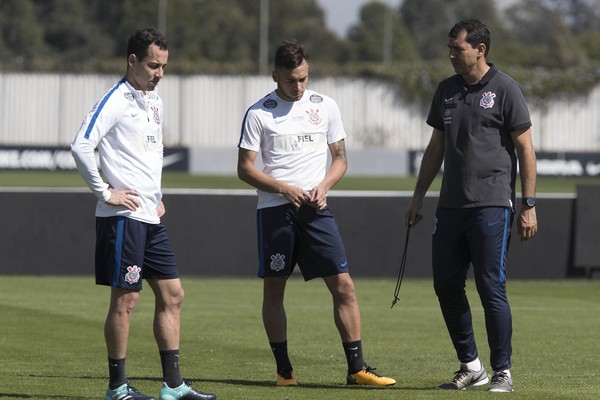 Trio volta, Corinthians treina finalizações e deve ter time ideal em clássico