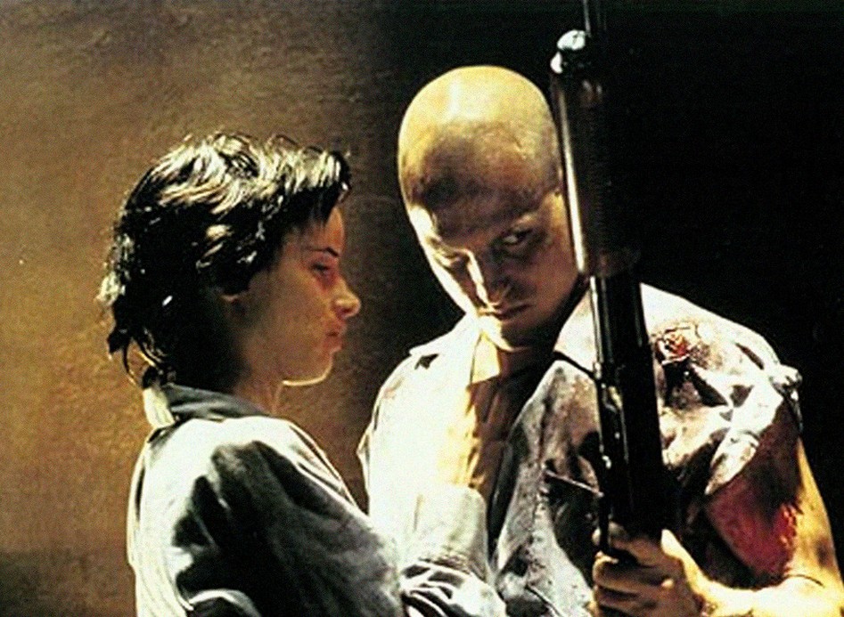 Woody Harrelson e Juliette Lewis em cena de Assassinos por Natureza (1994) (Foto: Reprodução)