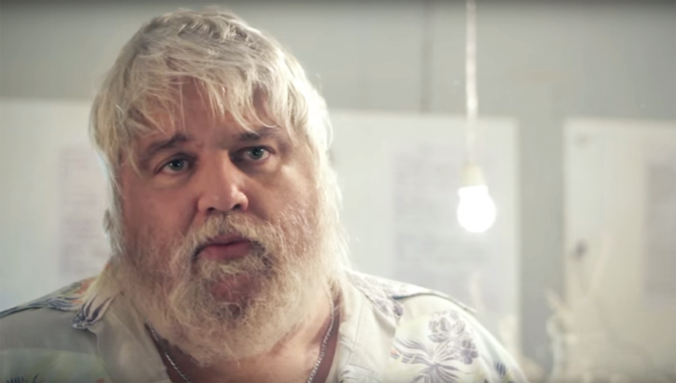 O produtor musical Carlos Eduardo Miranda (Foto: Reprodução / YouTube)