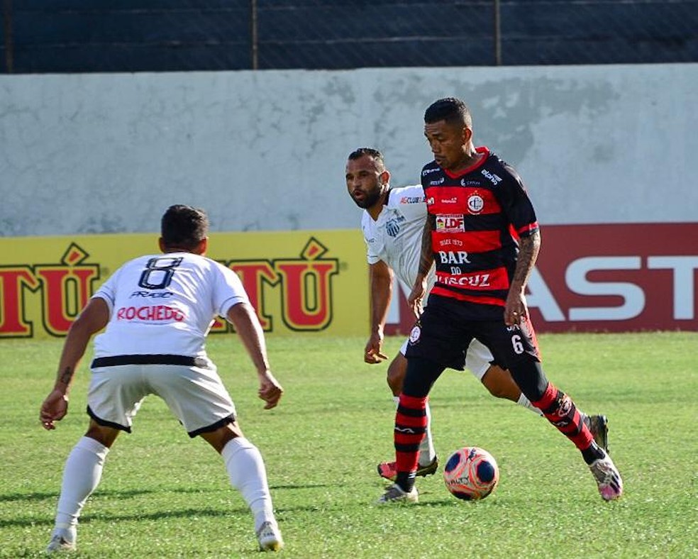 Campinense e Central se enfrentaram pela terceira vez este ano. Dois amistosos haviam sido realizados na pré-temporada — Foto: Divulgação / Campinense