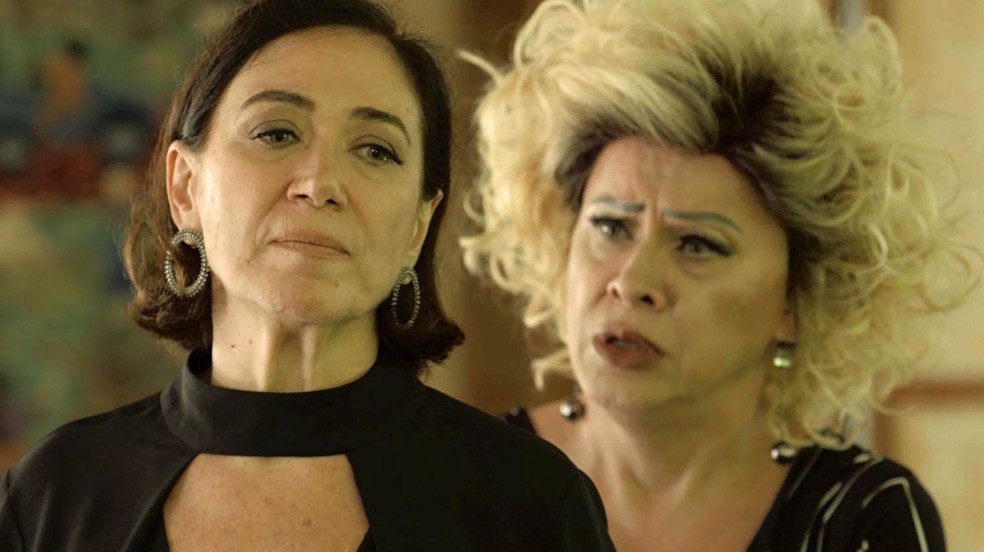 Valentina (Lilia Cabral) diz a Marcos Paulo (Nany People) que vai invadir o casarão, em 'O Sétimo Guardião' — Foto: TV Globo