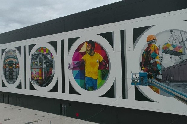 Eduardo Kobra homenageia 80 anos de Pelé com mural em Santos (Foto: Felipe Del Valle/Divulgação)