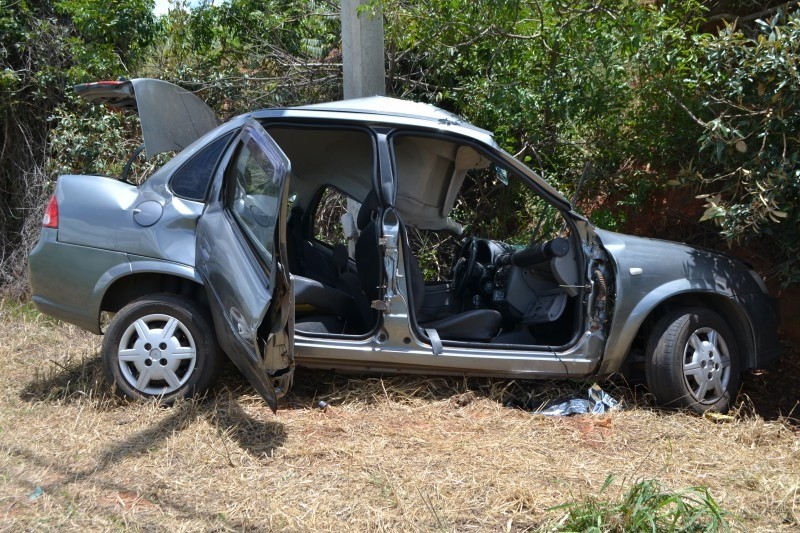 Motorista morre após bater em poste de energia elétrica em Penápolis 