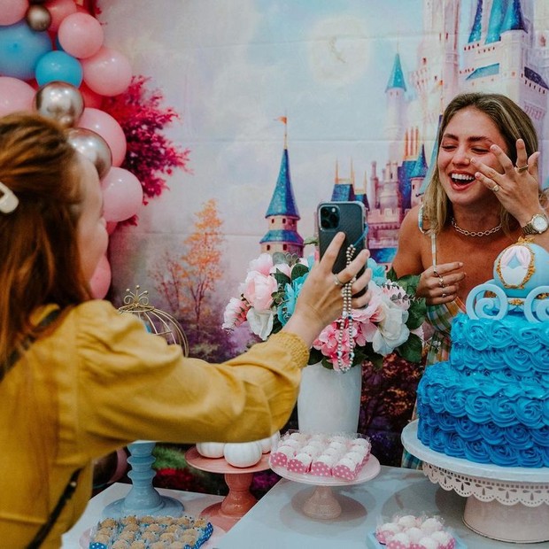 Larissa Manoela faz surpresa em aniversário de Bianca Palheiras (Foto: Reprodução/Instagram)