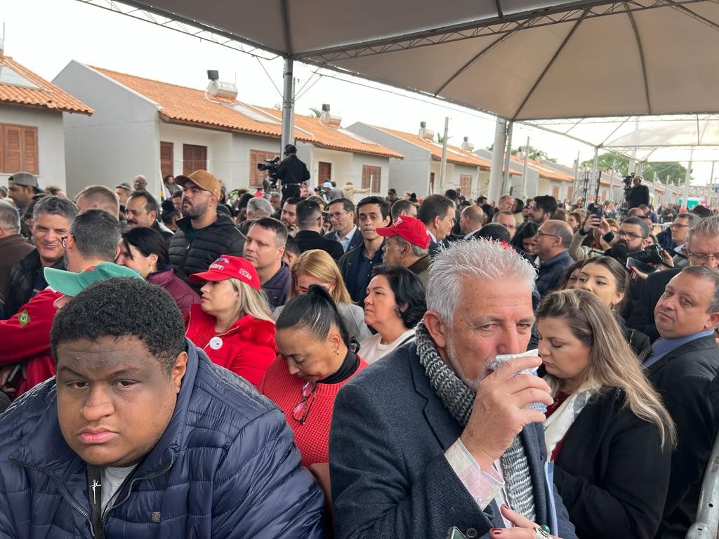 Lula chega ao RS para inaugurar residencial e visitar obras no Hospital de Clínicas