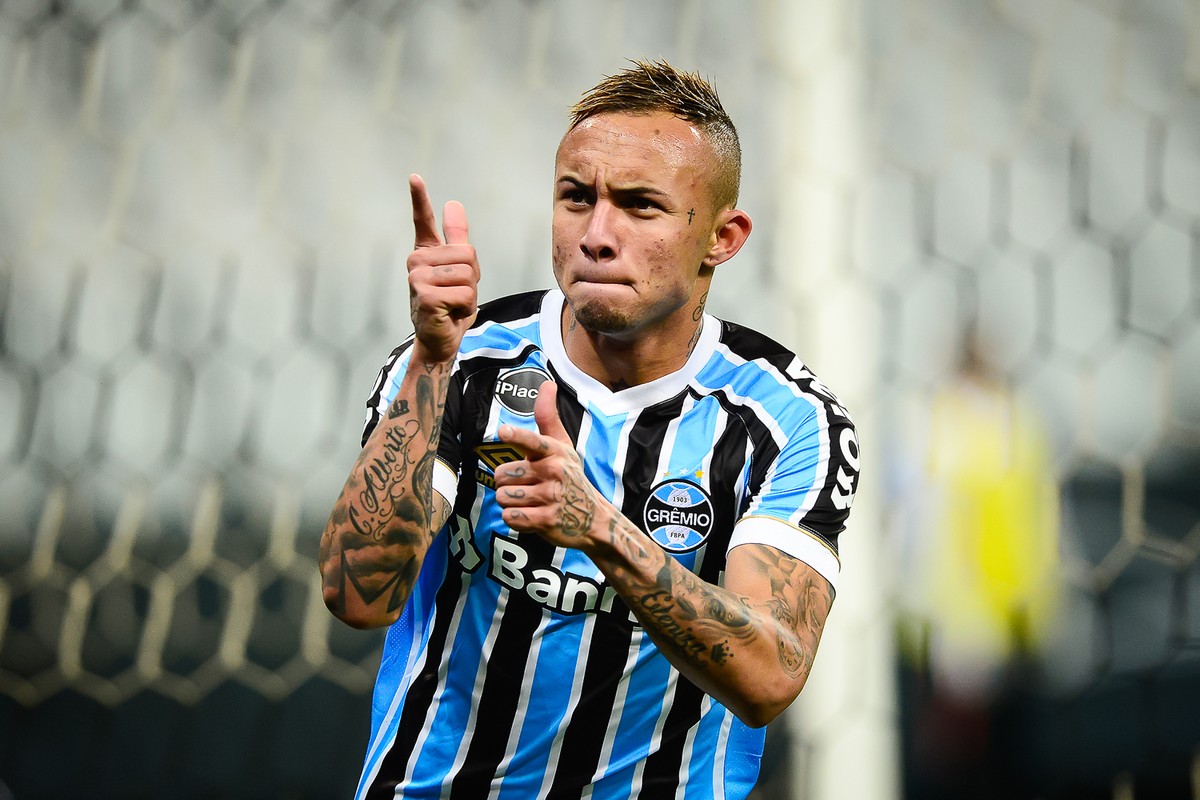 GOOOOOOOOOLLL!!! Éverton deixa o Grêmio na frente de novo!! Grêmio 2x1 Chapecoense