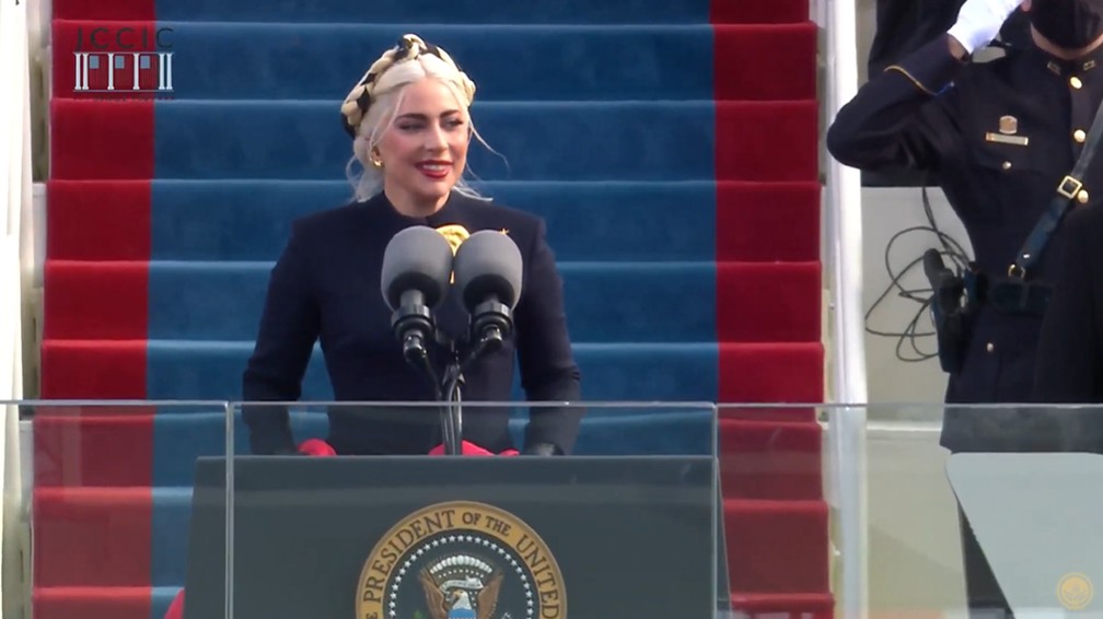 Lady Gaga se apresenta na cerimônia de posse — Foto: Reprodução