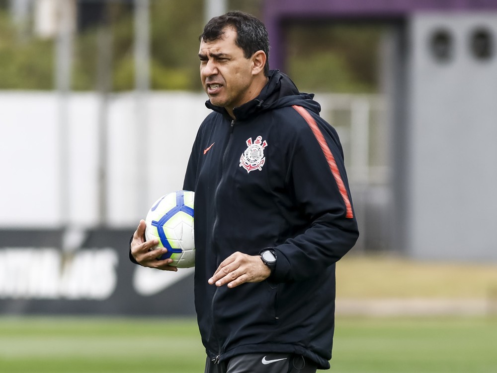 Carille esboça escalação, e Corinthians treina pênaltis antes de decisão contra o Fluminense