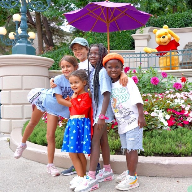 Bruno Gagliasso, Giovanna Ewbank, Ricardo Pereira e Francisca Pereira levam filhos à Disney de Paris (Foto: Reprodução/Instagram)
