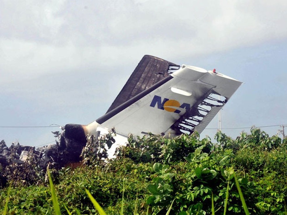 Acidente com avião da Noar, no Recife, em 13 de julho de 2011 — Foto: Aldo Carneiro/AE
