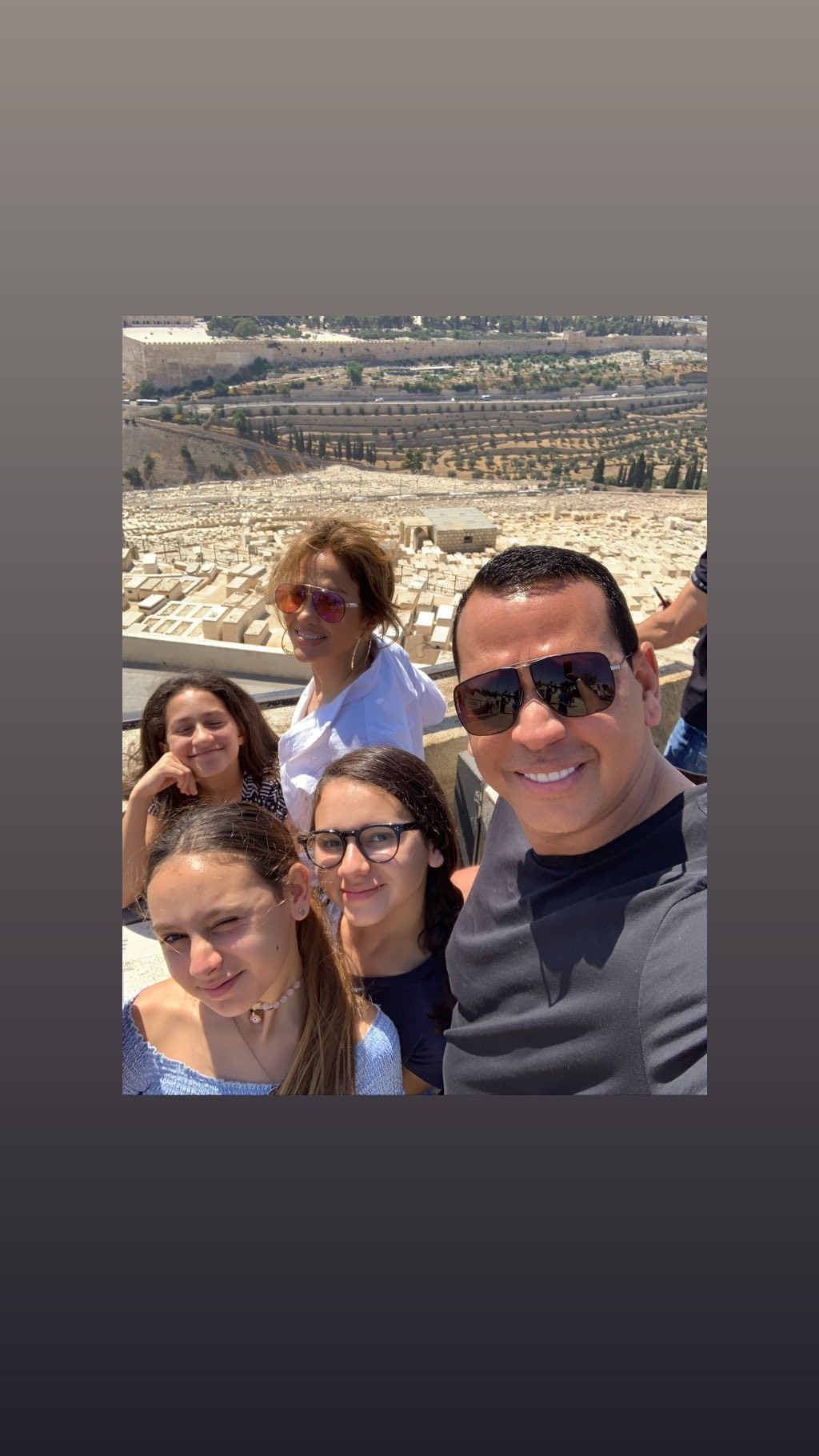 J-lo e Alex Rodriguez com a família em Jerusalém (Foto: Reprodução Instagram)