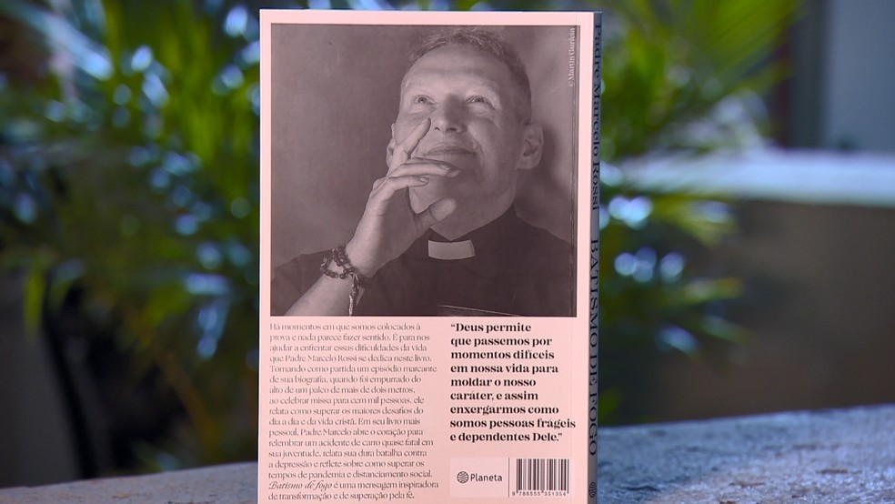 Obra traz detalhes da luta do sacerdote contra a depressão — Foto: Márcio Campos/EPTV