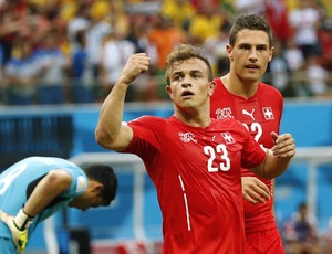 Shaqiri Schar Suiça x Honduras (Foto: Reuters) Shaqiri Schar Suiça x Honduras (Foto: Reuters)