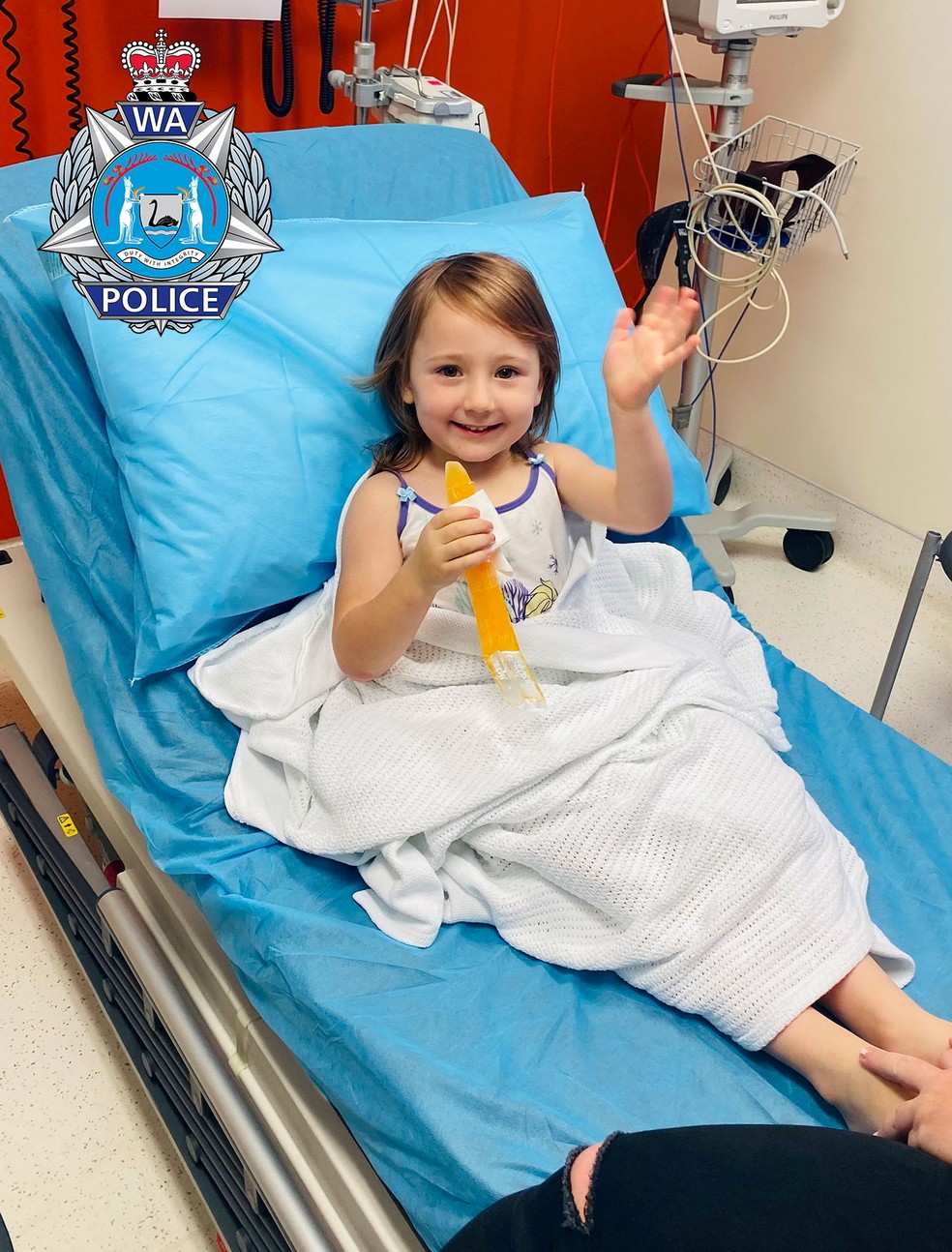 Polícia divulga foto no hospital da pequena Cleo Smith, menina de 4 anos que estava desaparecida havia 18 dias na Austrália e foi encontrada sozinha em uma casa trancada — Foto: Polícia da Austrália Ocidental via Reuters