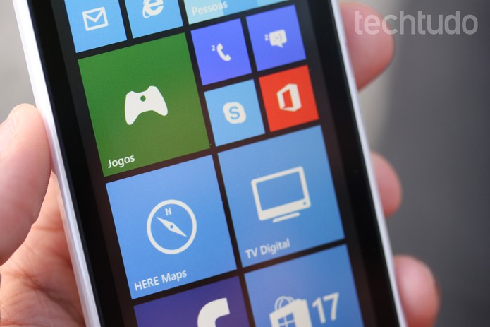 Tela do Lumia 532 tem 4 polegadas com resolução de 480 x 480 pixels (Foto: Lucas Mendes/TechTudo)