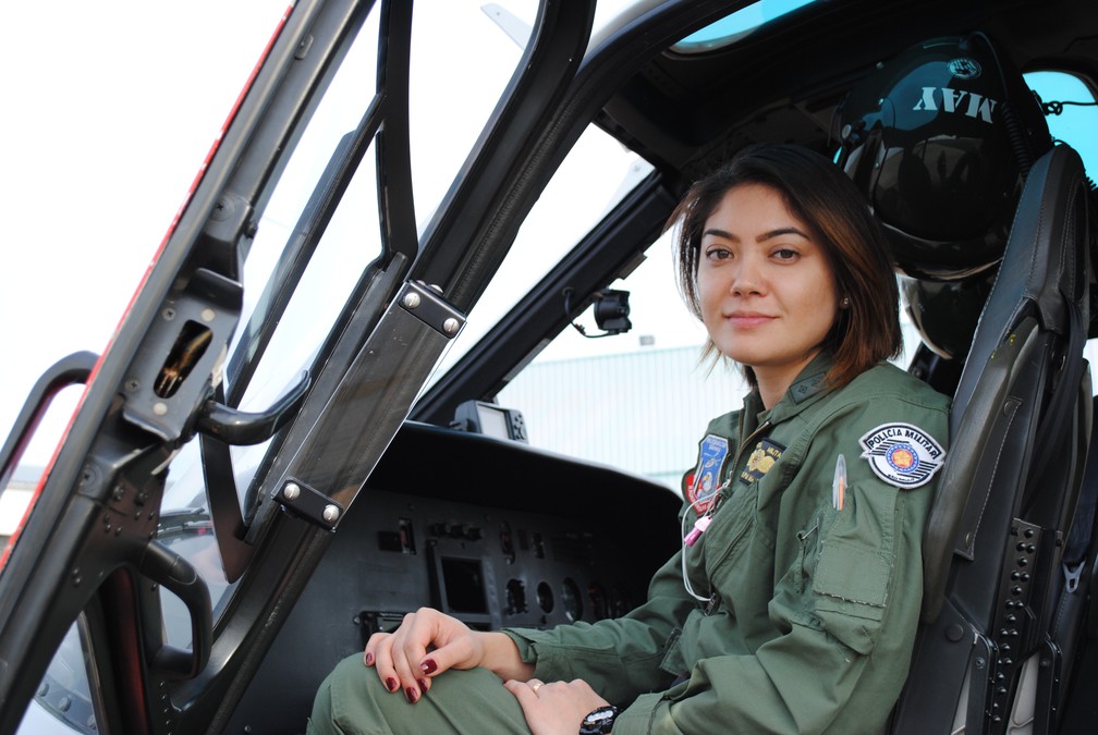Tenente Mayara é a segunda mulher a assumir a função de piloto do Águia no Estado de São Paulo (Foto: Stephanie Fonseca/G1)