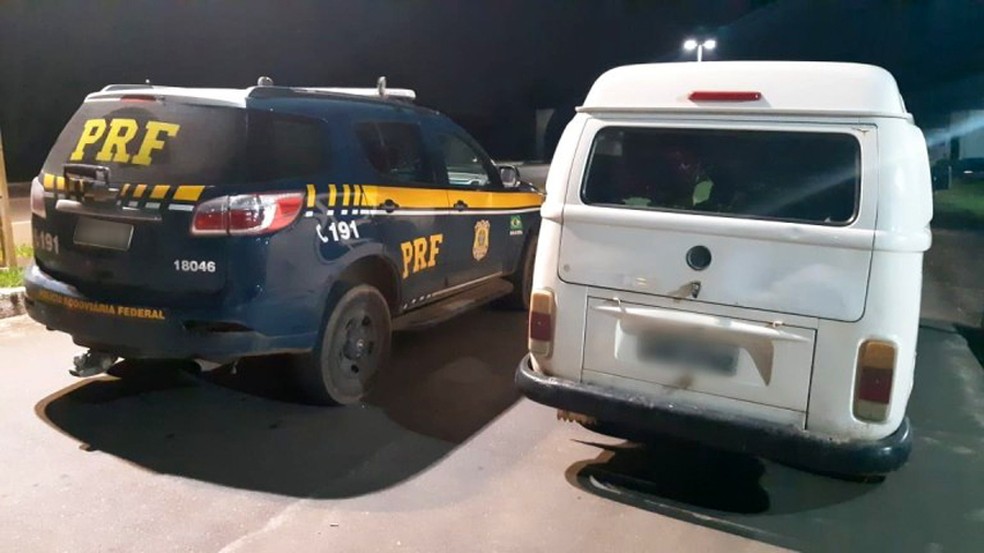 Veículo foi apreendido na noite de segunda-feira — Foto: Divulgação/PRF