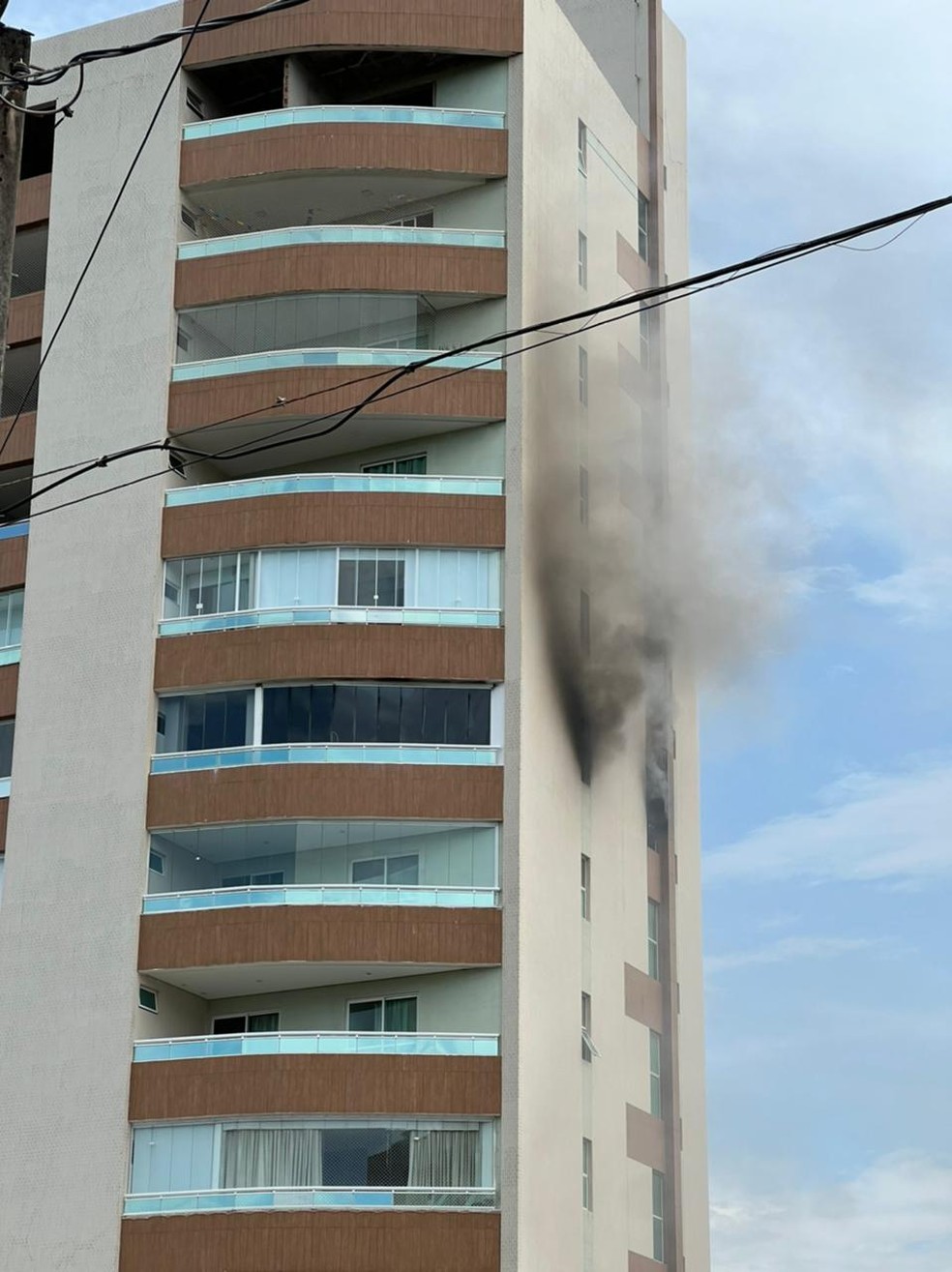 Apartamento pega fogo na Ponta D'Areia, em São Luís — Foto: Grupo Mirante