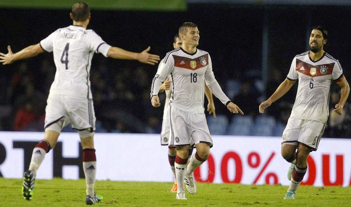 Kroos comemora gol da Alemanha (Foto: EFE)