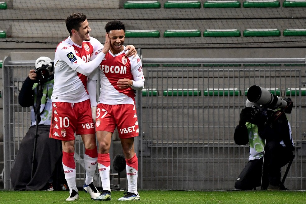 Diop celebra gol marcado pelo Mônaco contra o St. Étienne — Foto: AFP