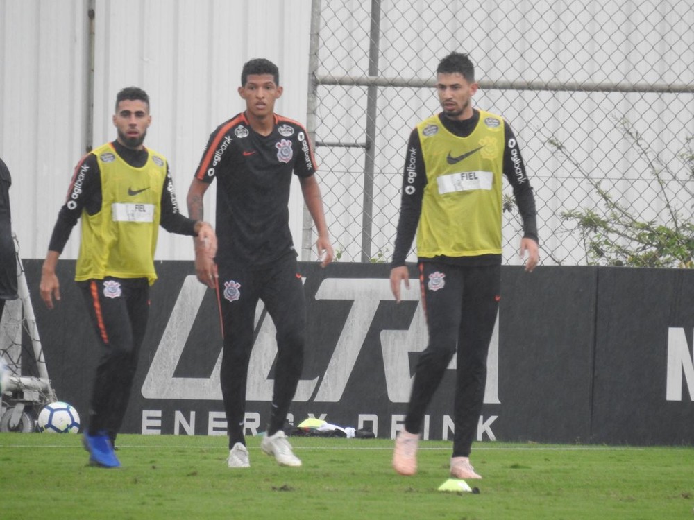 Reservas do Timão treinam na chuva, e Mateus Vital se recupera