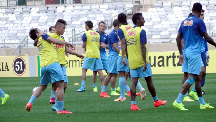 Maior de Minas tem treino “Padrão Fifa” para conhecer novo gramado do Mineirão