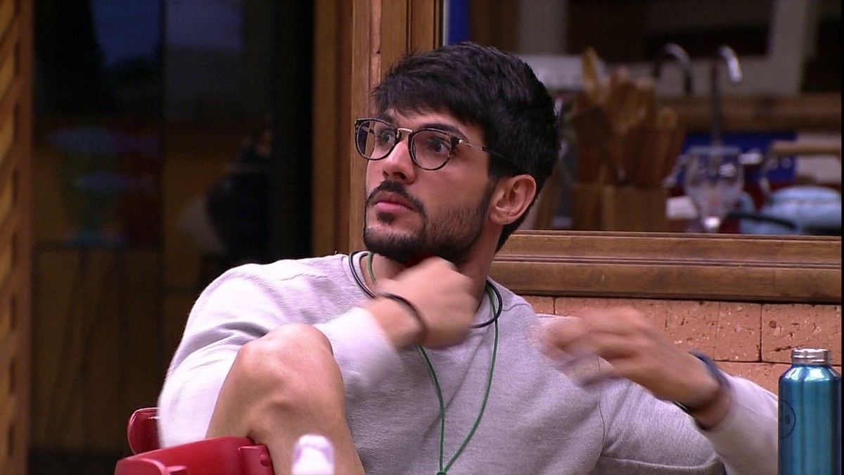 Lucas leva susto com a voz do Big Brother | agora na casa ...