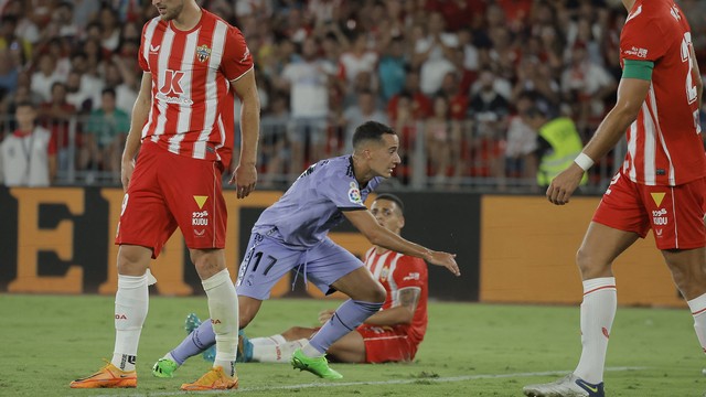 Lucas Vázquez celebra o gol de empate do Real Madrid contra o Almería