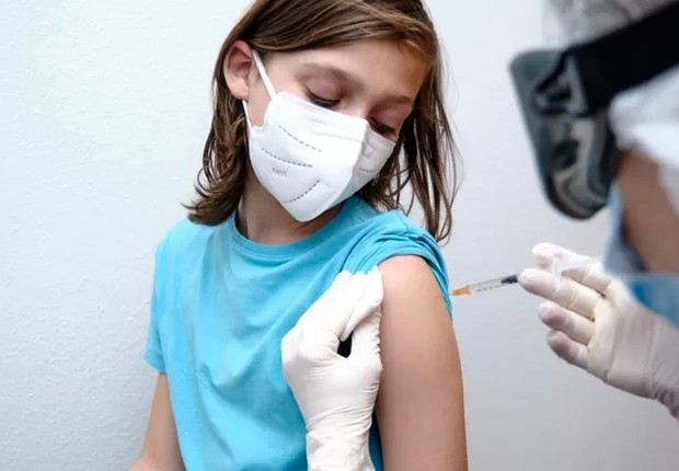 Várias vacinas já são obrigatórias para crianças (Foto: GETTY IMAGES via BBC Brasil)