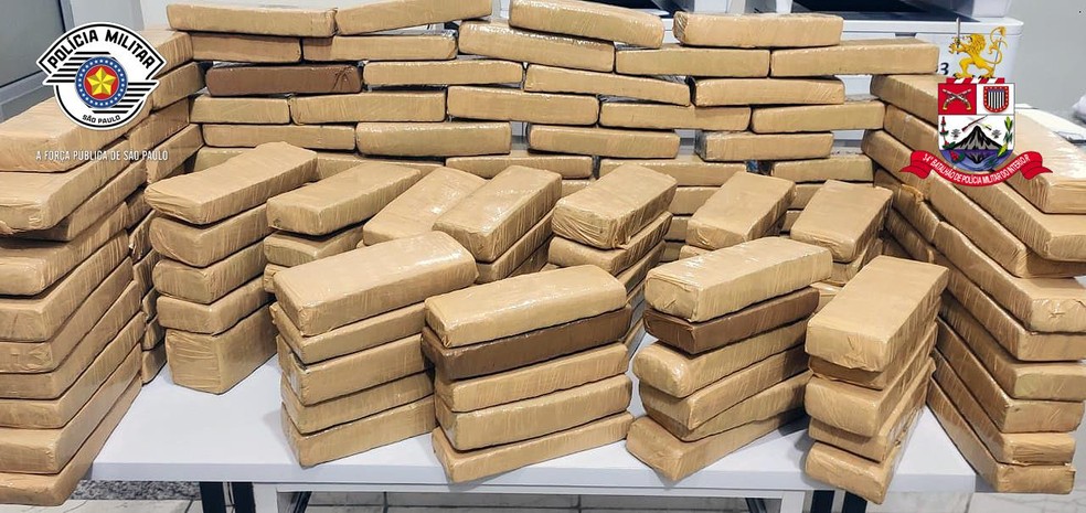Motorista é preso com 94 Kg de maconha na Fernão Dias em Bragança Paulista — Foto: Divulgação/ Polícia Militar