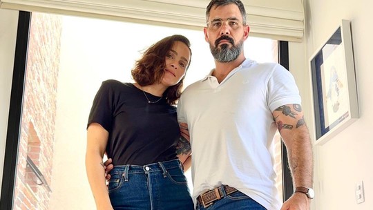 Após alta de filha, Letícia Cazarré se declara ao marido: 'Te amo tanto'