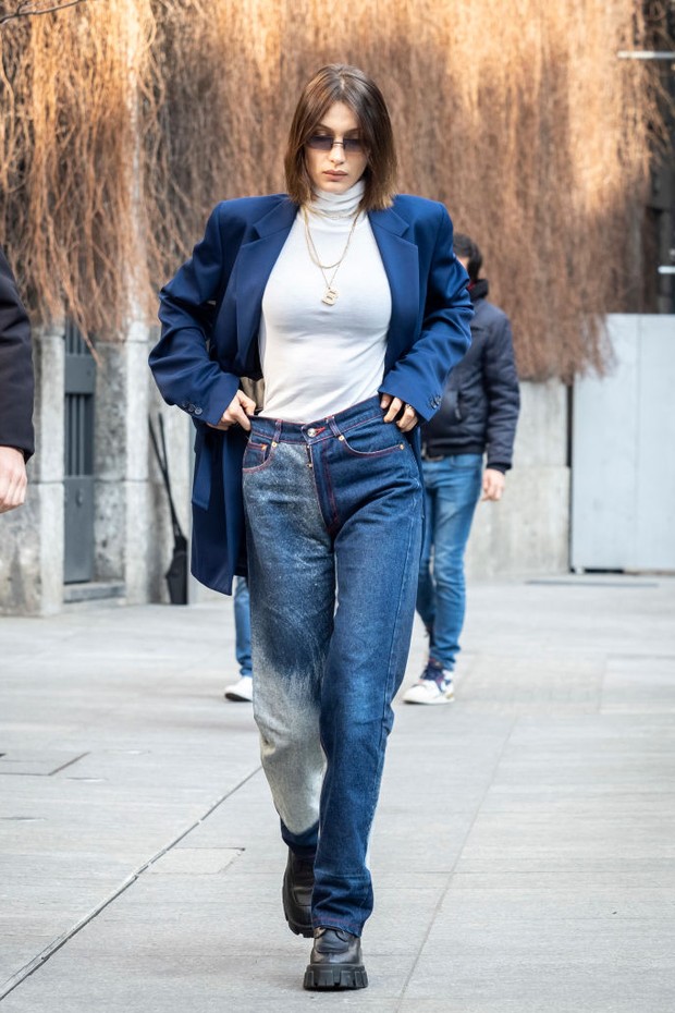 Bella Hadid  - mom jeans (Photo by Arnold Jerocki/Getty Images) (Foto: Getty Images)