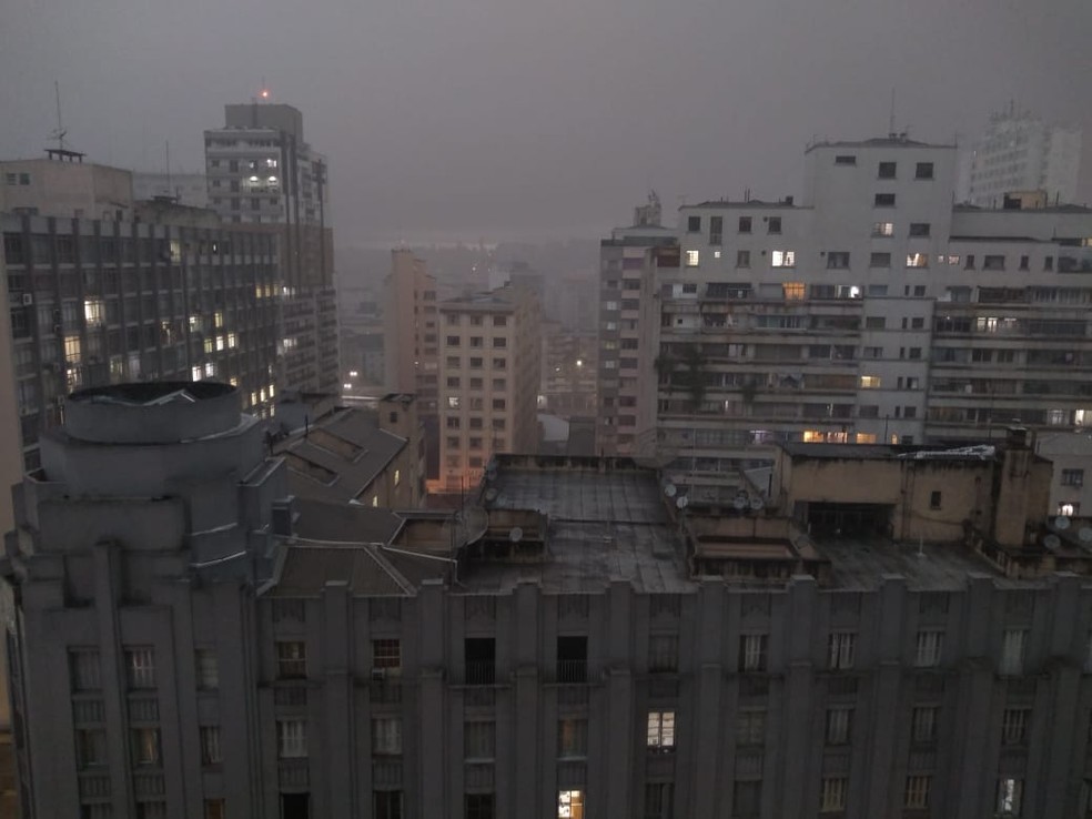 Chuva no Centro de São Paulo — Foto: Laís Modelli/G1