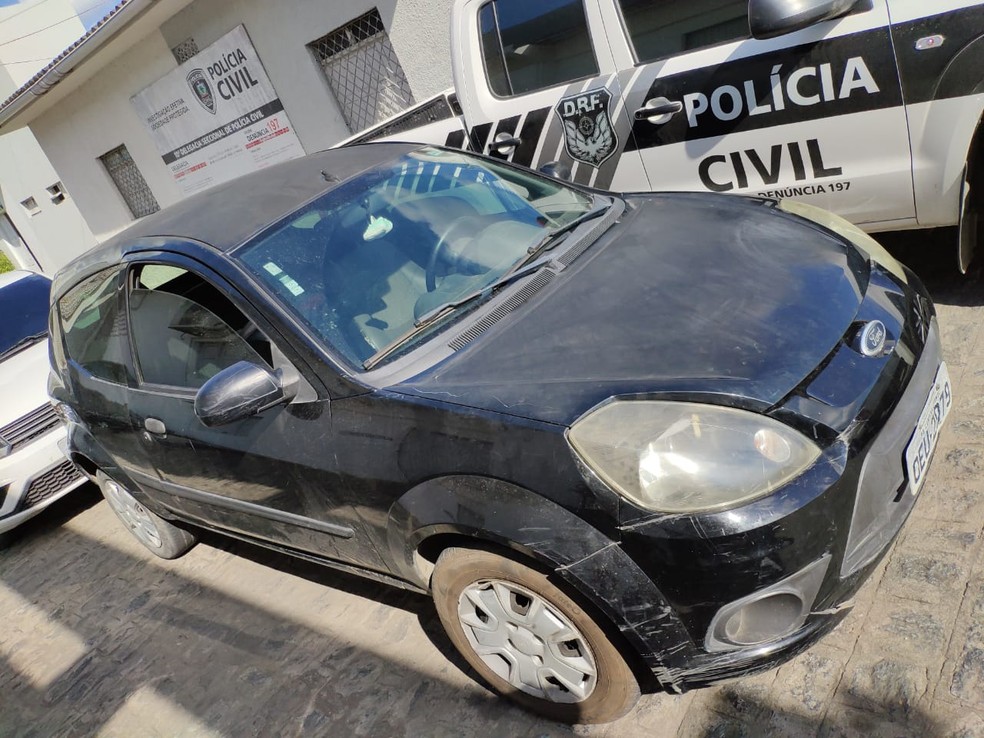 Um dos carros apreendidos com os suspeitos de arrombar loja de roupas de grife, em Campina Grande — Foto: Polícia Civil/Divulgação