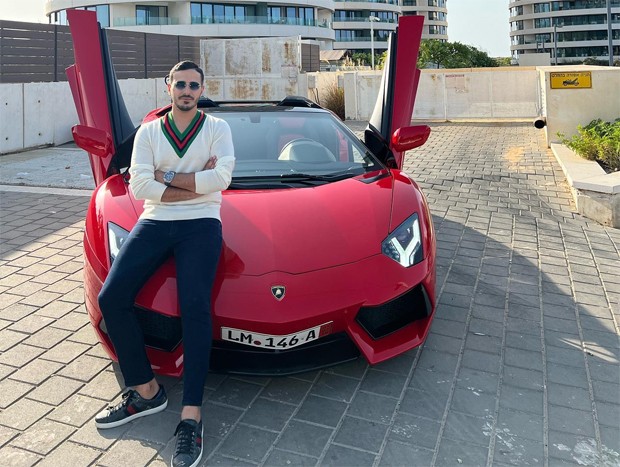 Simon Leviev, o Golpista do Tinder, leva vida de luxo com dinheiro roubado de mulheres que conheceu no aplicativo (Foto: Reprodução / Instagram)