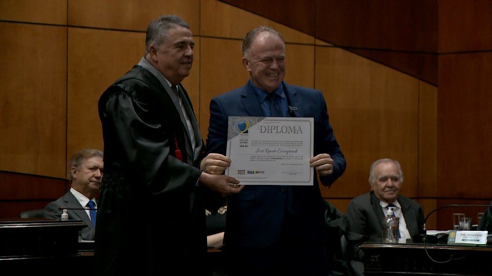 Renato Casagrande (PSB) é diplomado governador do Espírito Santo pela terceira vez — Foto: Reprodução/TV Gazeta