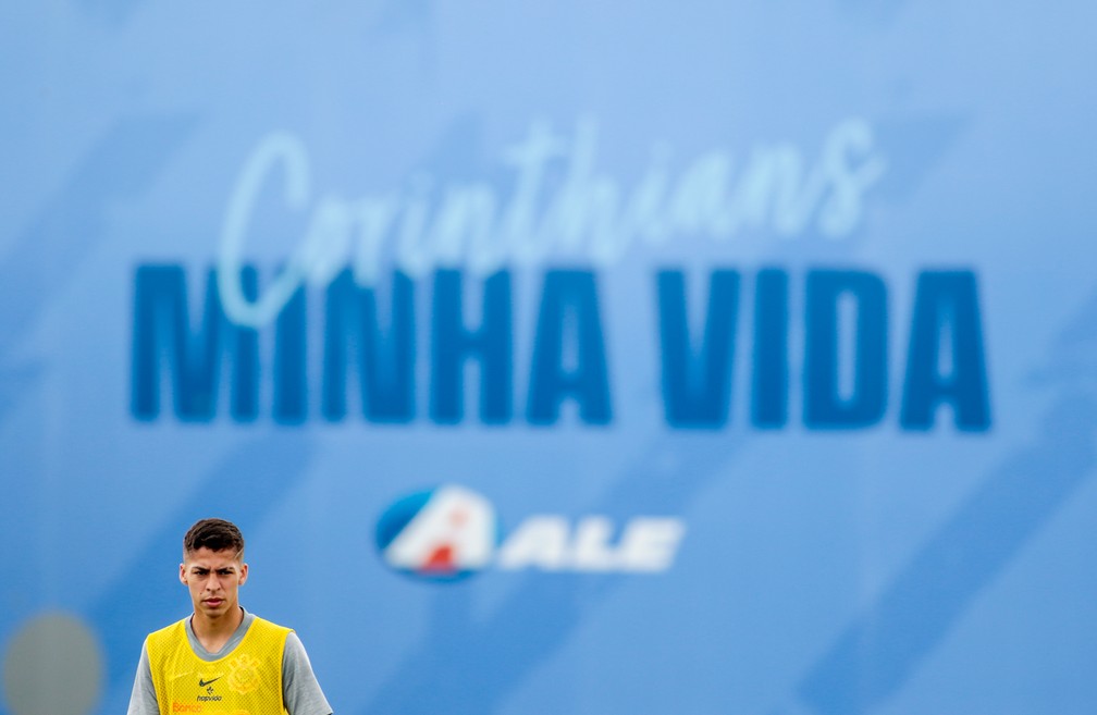 Gabriel Pereira no CT do Corinthians — Foto: Rodrigo Coca/Ag. Corinthians
