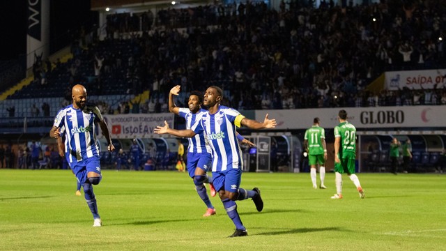 Muriqui comemora gol Avaí x Coritiba