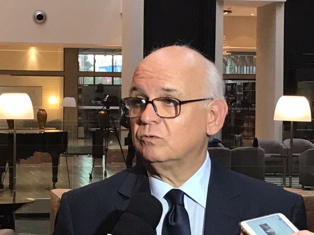 Presidente projeta contratações pontuais e manutenção do elenco do Grêmio