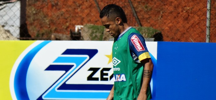 Rafinha treina com os companheiros pela primeira vez na Toca da Raposa II