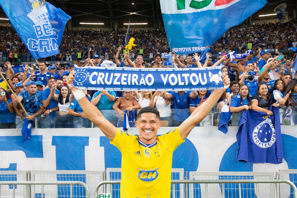 Luvannor festeja a vitória do Cruzeiro sobre o Operário — Foto: Fernando Moreno/AGIF