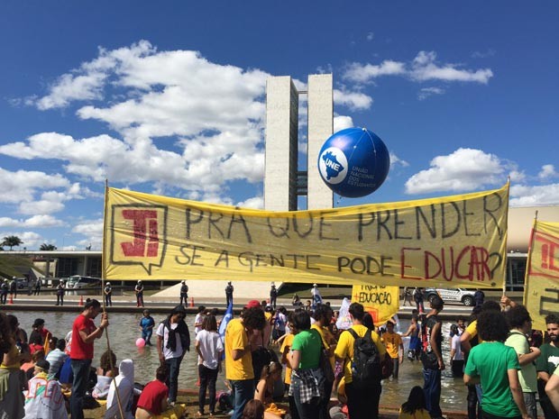 G1 - Rio amanhece com mensagens contra a redução da maioridade penal -  notícias em Rio de Janeiro