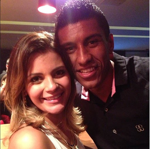 Paulinho, volante do Corinthians, e a esposa Barbara (Foto: reprodução Instagram)