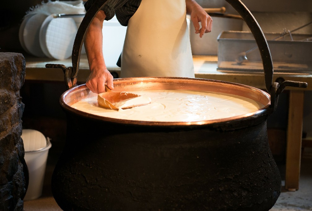 Alguns estudos colocam o alto consumo de queijo e de leite como um dos fatores determinante para a longevidade na Suíça (Foto: Pixabay)