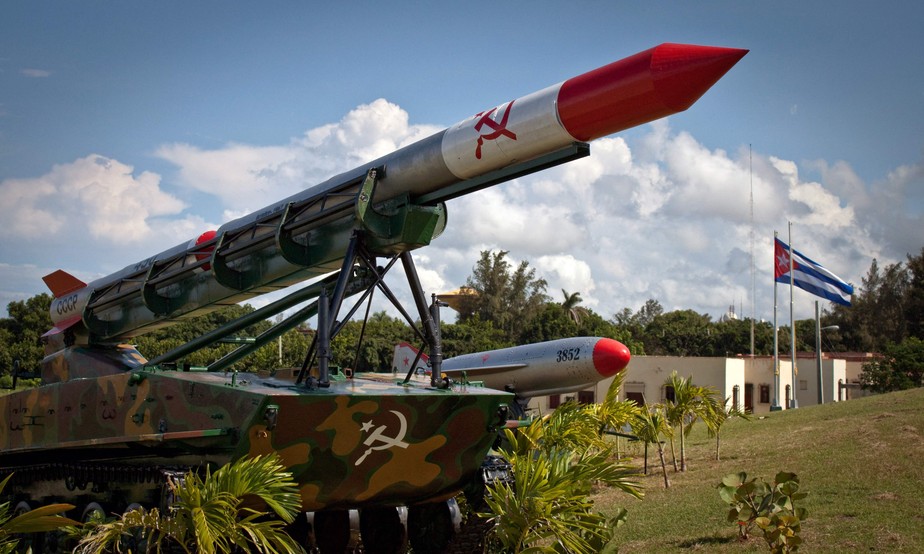 Modelos dos mísseis 'Moon', similares aos instalados em Cuba na Crise dos Mísseis, expostos nos arredores de Havana