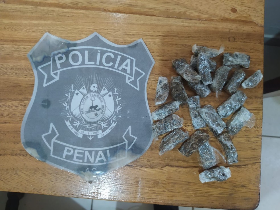 Policiais penais acharam trouxinhas de maconha durante revista — Foto: Arquivo/Iapen-AC