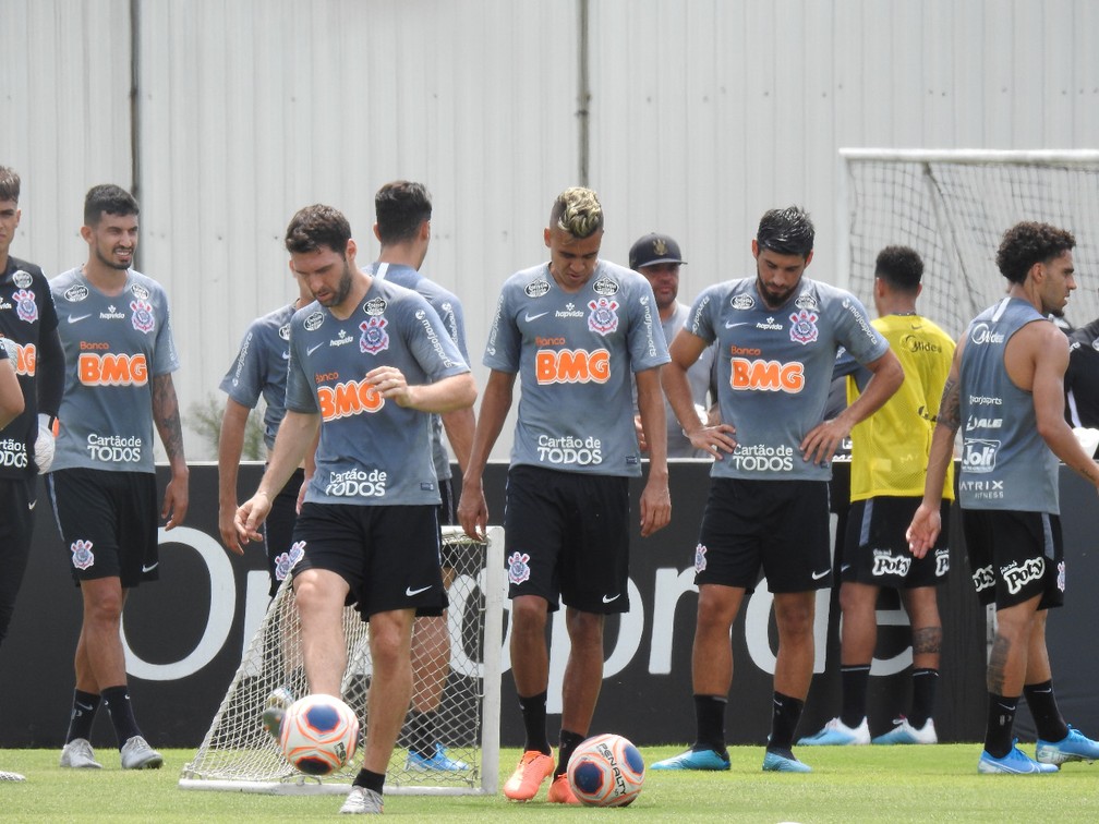 Boselli e Cantillo no treino do Corinthians — Foto: Marcelo Braga