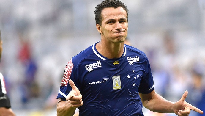 Leandro Damião Cruzeiro X Atlético-mg (Foto: Douglas Magno)