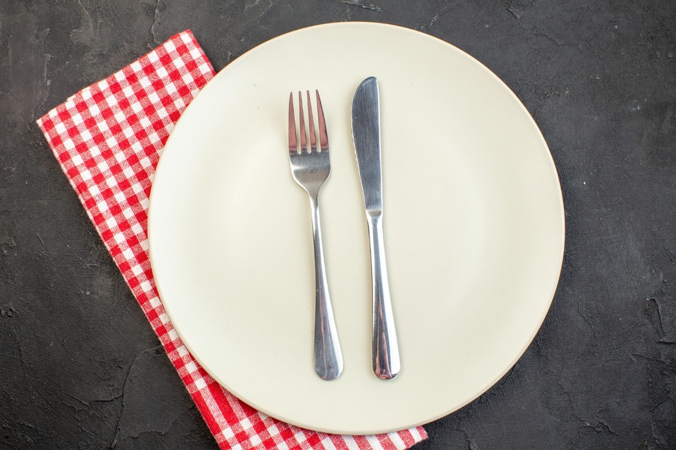 Uma dieta rica em legumes e verduras proporciona um hábito intestinal mais regulado do que têm aqueles que comem bastante carne e alimentos ultraprocessados. — Foto: Reprodução/Freepik