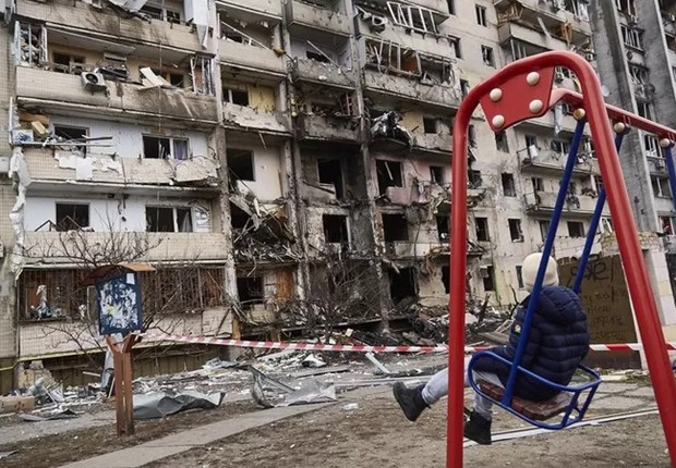 Muitas crianças foram afetadas pelos bombardeios em Kiev (Foto: Getty Images via BBC News)